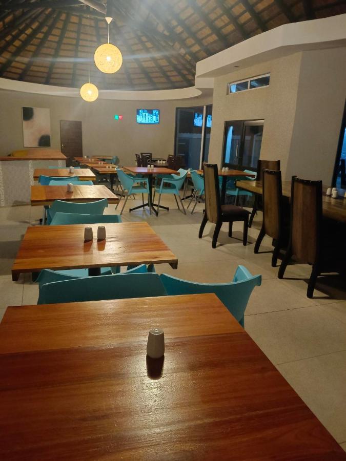 Green Fields Hotel, Кофи Бей Екстериор снимка